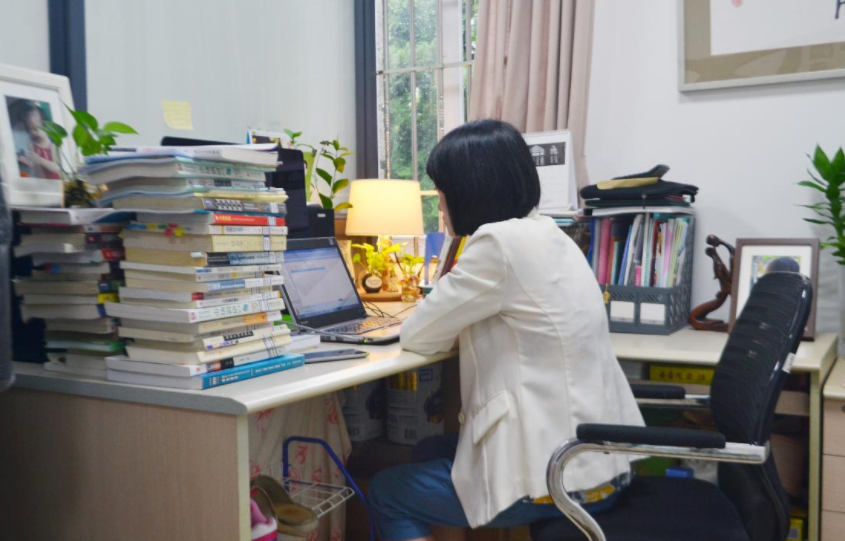 适合女生的几大专业，不仅稳定待遇好，越久越受欢迎