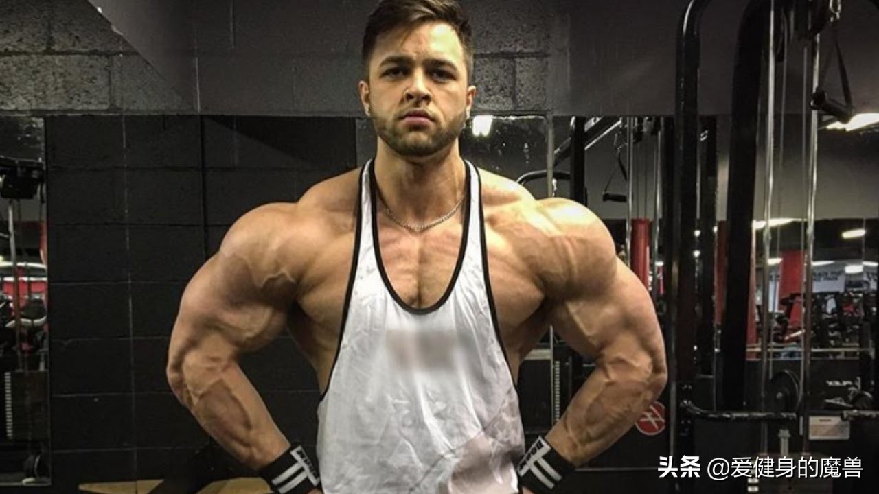 基因改变不了，可以通过技巧改变肩宽，倒三角体型这样练