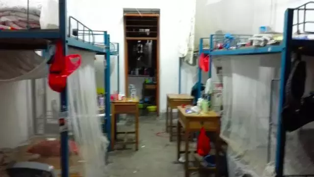 广东最坑爹vs最壕的大学宿舍！你们感受一下，这区别扎心了