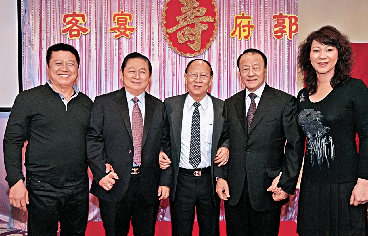 他15岁进入国家队，从无名小卒到地产大亨，上周离世享年81岁