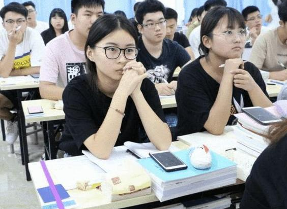 “专科生”到底算大学生吗？官方给出答案，不要用无知否定别人