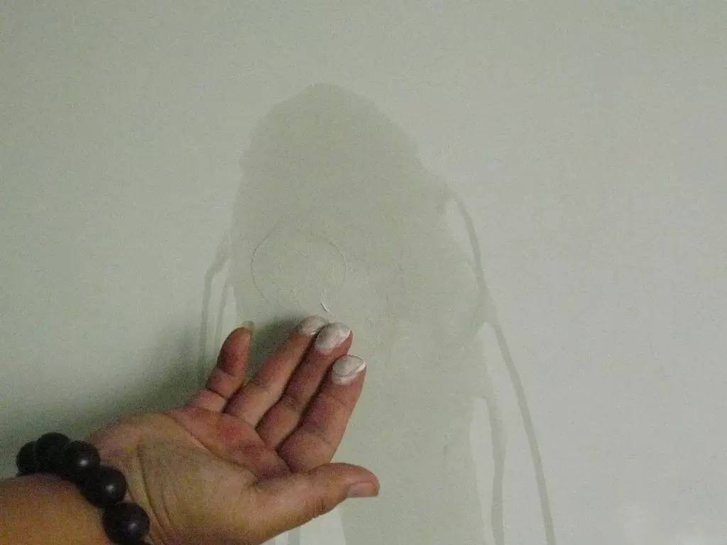 为什么越来越多人选择内墙用耐水腻子？老师傅说：它环保更耐用