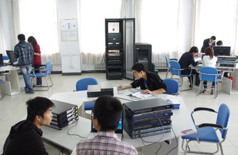 未来十年很吃香的3个专业，工资高、待遇好，选对了“钱途无量”