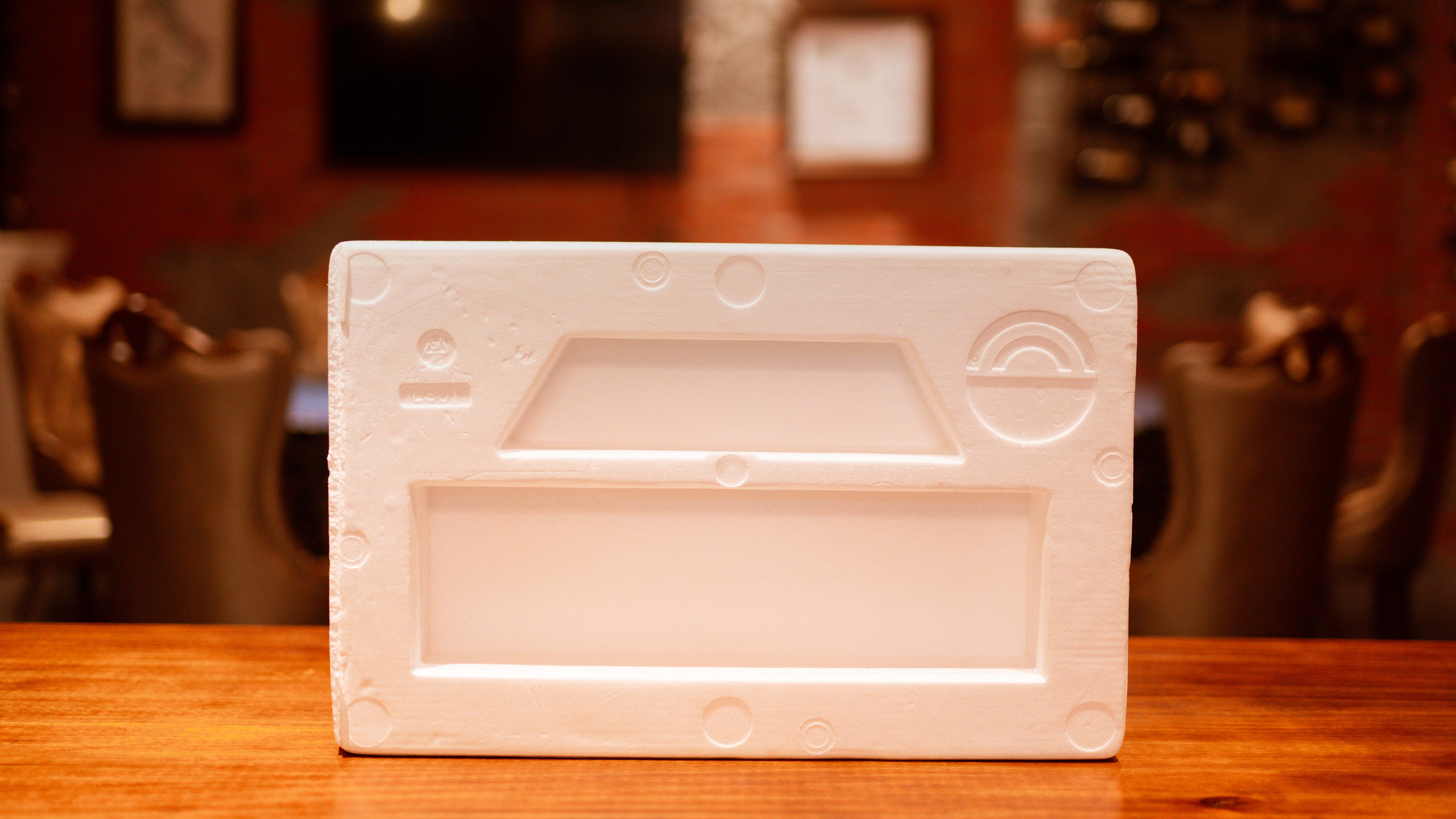 世间最靓神器，Lyiew 悬浮歌词蓝牙音箱，演绎别样的音乐视听盛宴