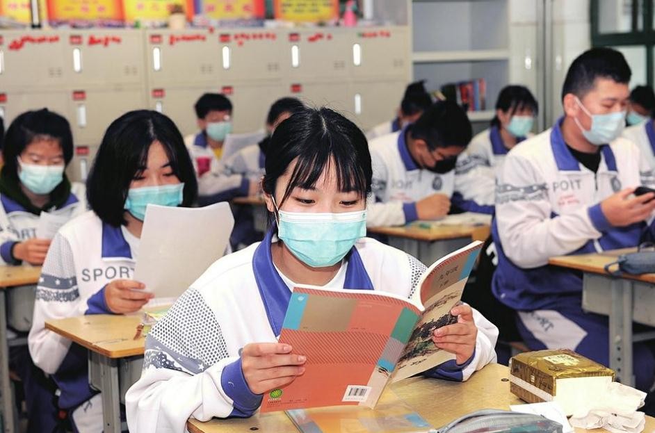 双胞胎姐妹花高考仅差1分，妈妈凡尔赛式发言：还行，过600就行