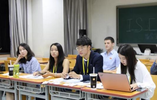 大学生的“通告处分”走红，硬核理由让人叹服，方便面汤成为焦点