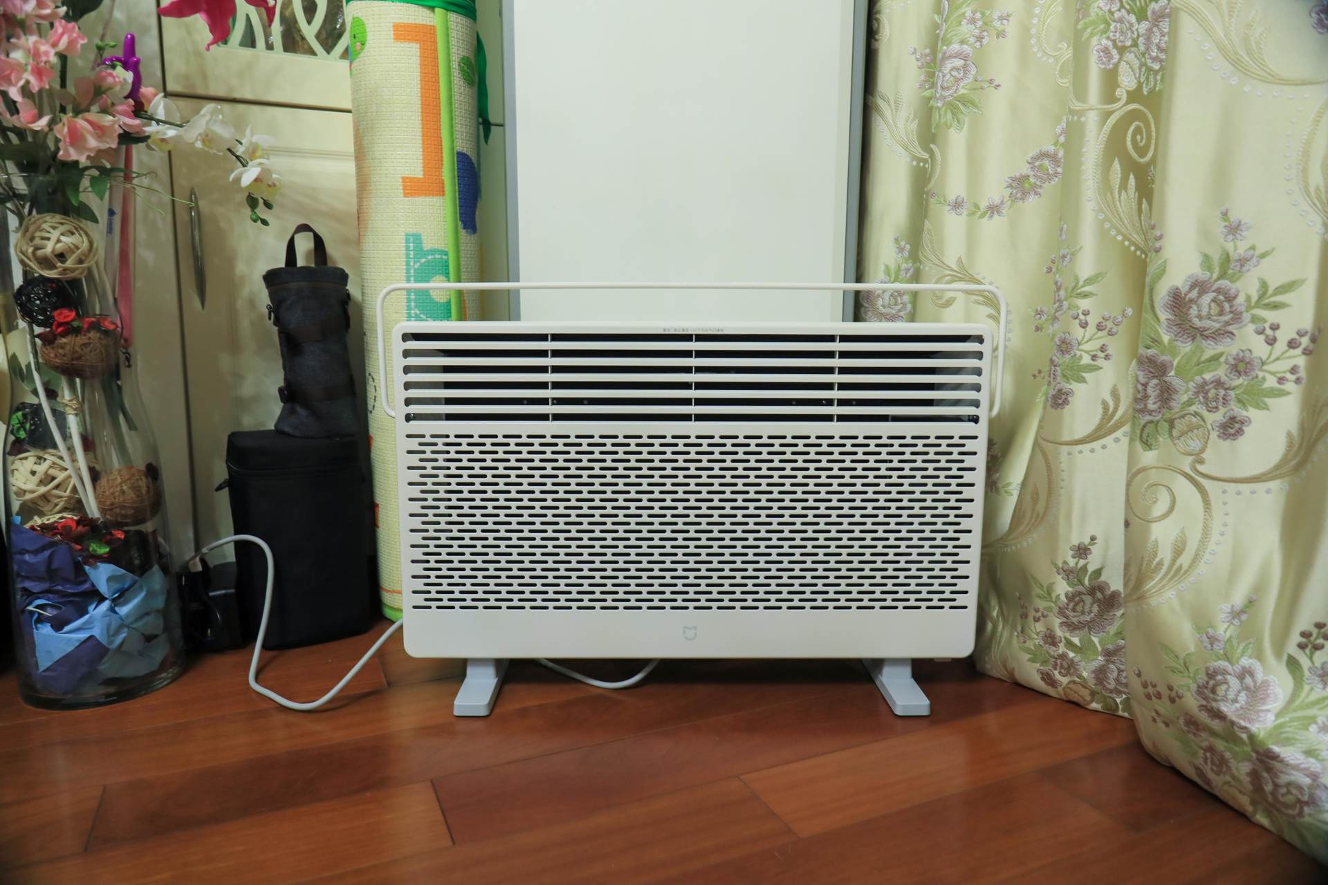 4秒从脚暖到心,米家石墨烯智能电暖器