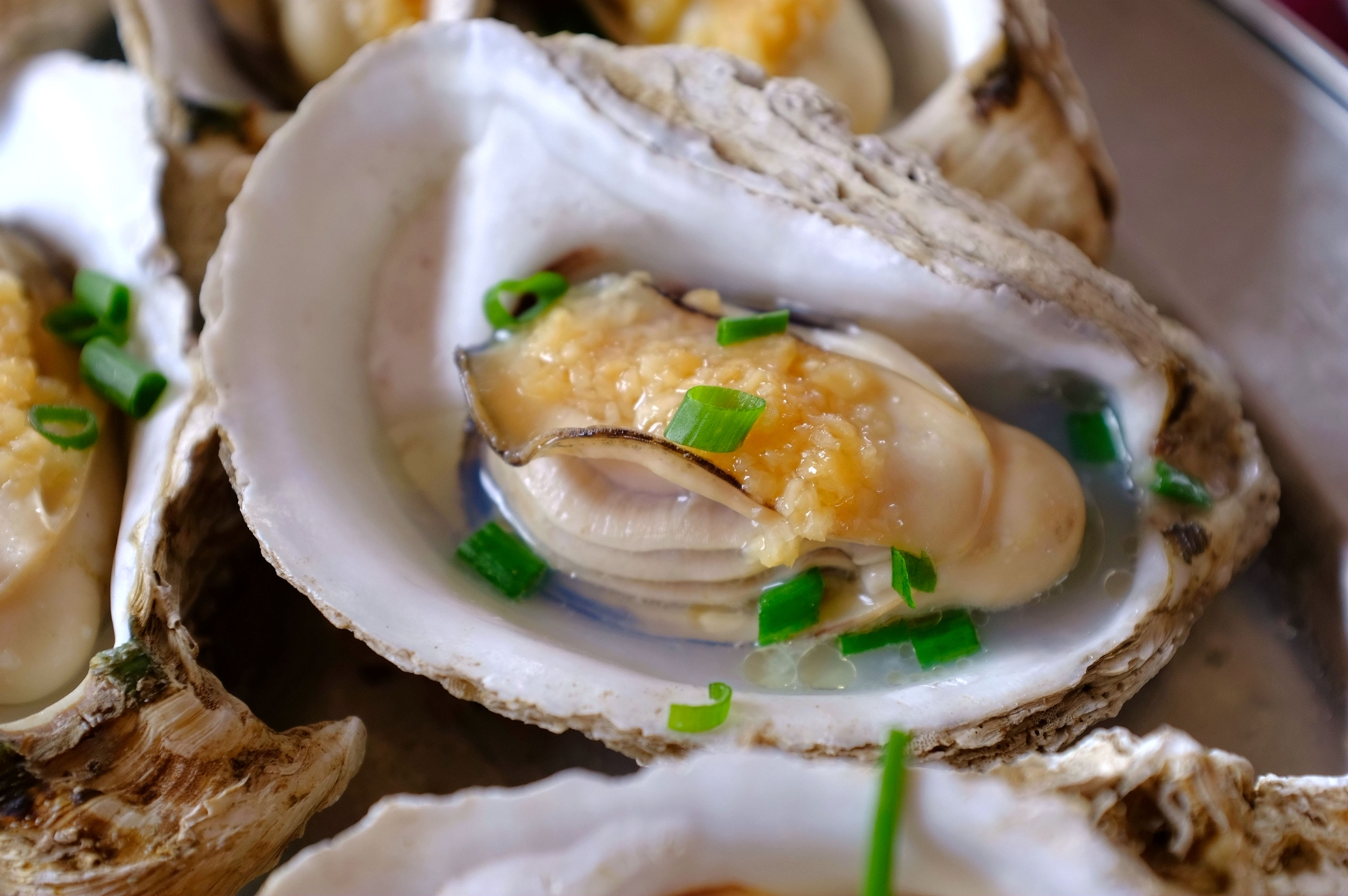 沙姜香气猛烈……焗的温度刚刚好,蚝珠涨满,收边脆香,吃起来哦,生蚝