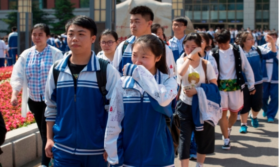 很奇怪，历年高考状元背景公开，都来自“三有家庭”，这是为何？