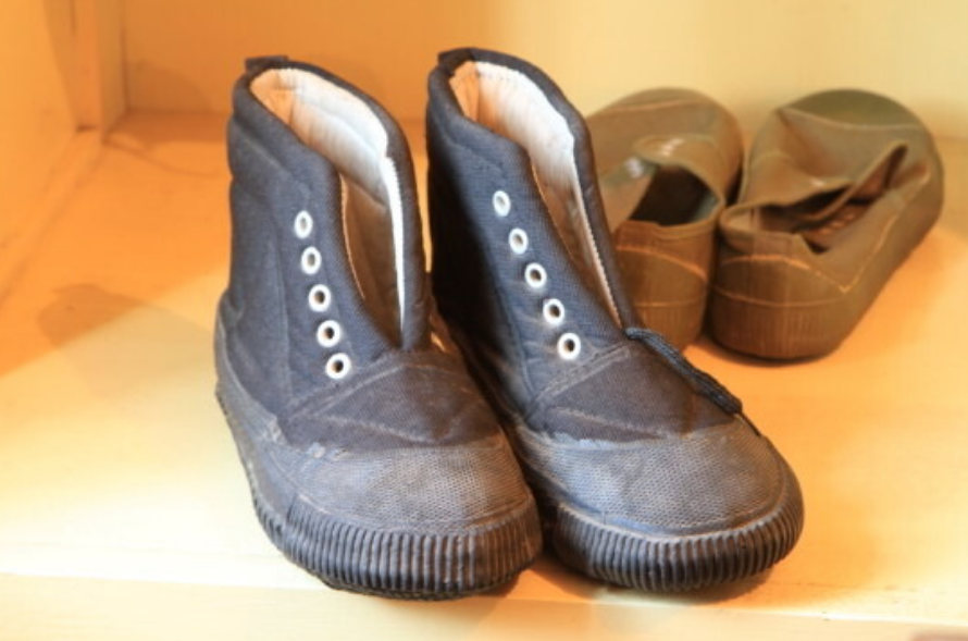 内蒙古教师张秀荣：花半月工资给贫困生买鞋，26年后学生买房报恩