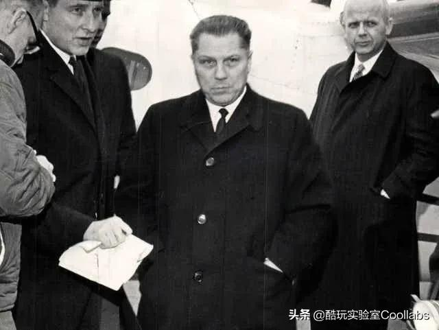 年薪80万卡车司机当选美国“人大代表”，却查出了黑社会背景...