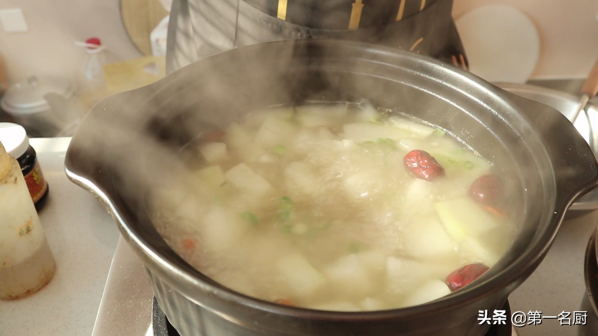 排骨冬瓜汤的做法（掌握两个技巧排骨冬瓜汤鲜味美）