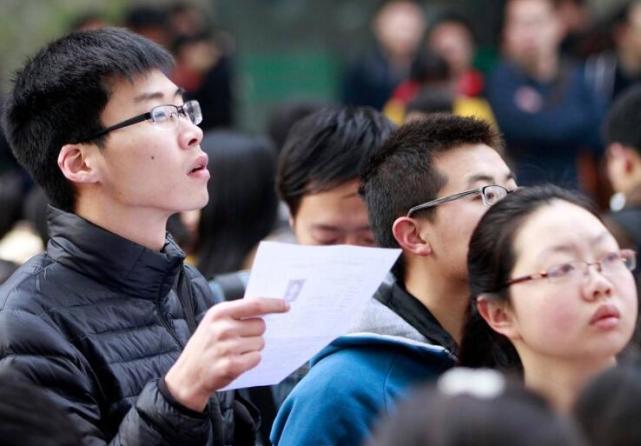 大学生“烂大街”了？2000可招到大学生，却招不到“农民工”