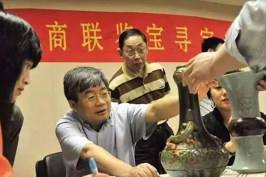 12年前，鉴宝专家刘岩17万骗得乾隆名画，转手卖了8000万