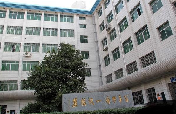 湖南邵阳“王炸级别”3所中学，这一所过一本线700多人，太牛