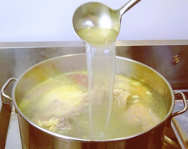 面条汤的熬制方法及配料(香浓面汤，秘制配料全解析)