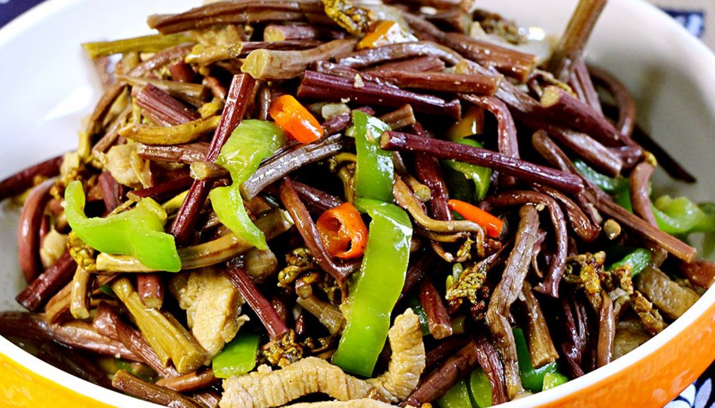 蕨菜怎么做(蕨菜5种最好吃的做法，每种都简单美味，看看你喜欢吃哪种？)