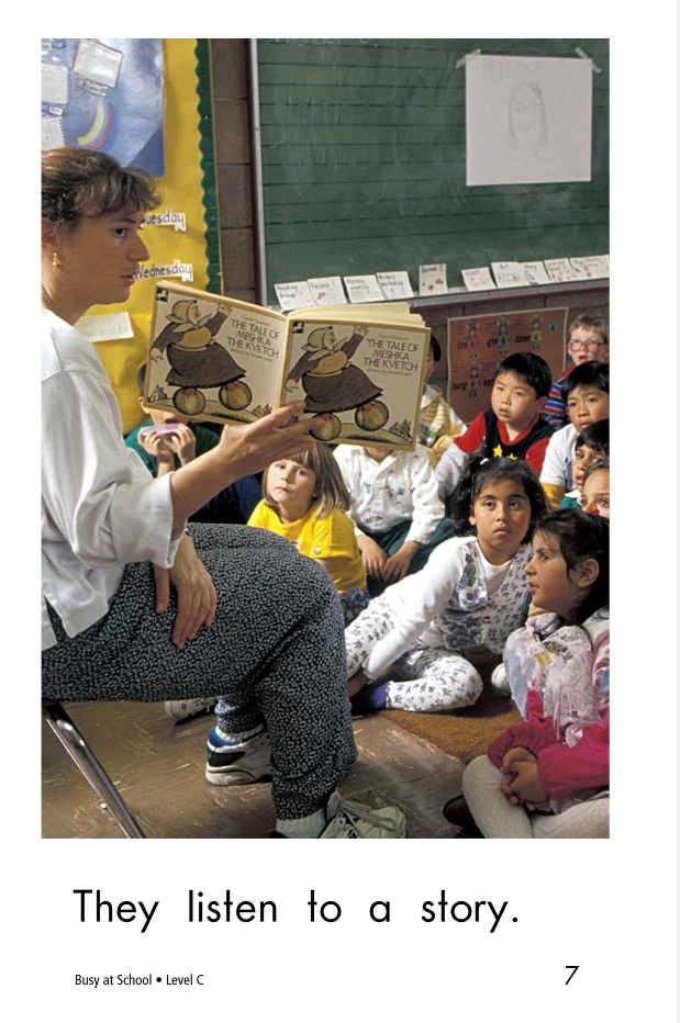 幼儿有声绘本：看看外国小朋友学校的忙碌生活《Busy at School》