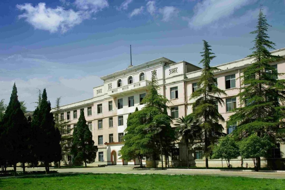 回味洛阳工学院北院的标志性建筑