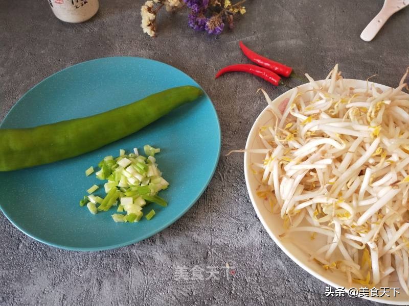 酸溜溜的味道，酸爽可口，开胃下饭，还帮油腻腻的肠胃减减负