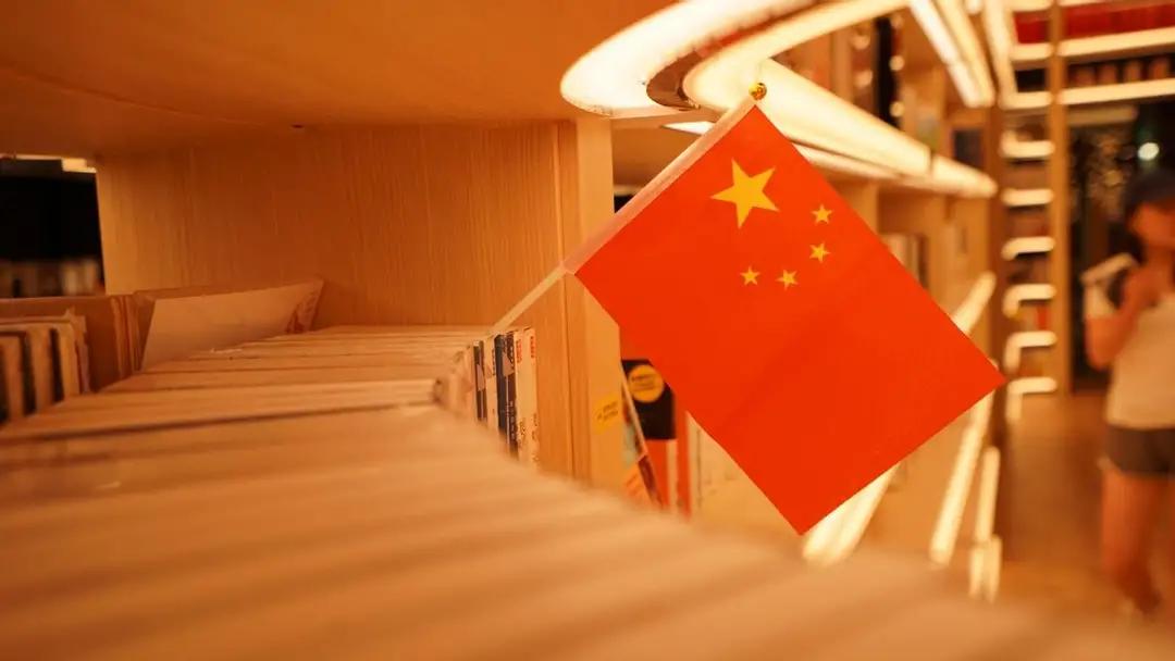 贺诗：天和核心舱，飞天逐梦想。国威震天宇，航天大国强