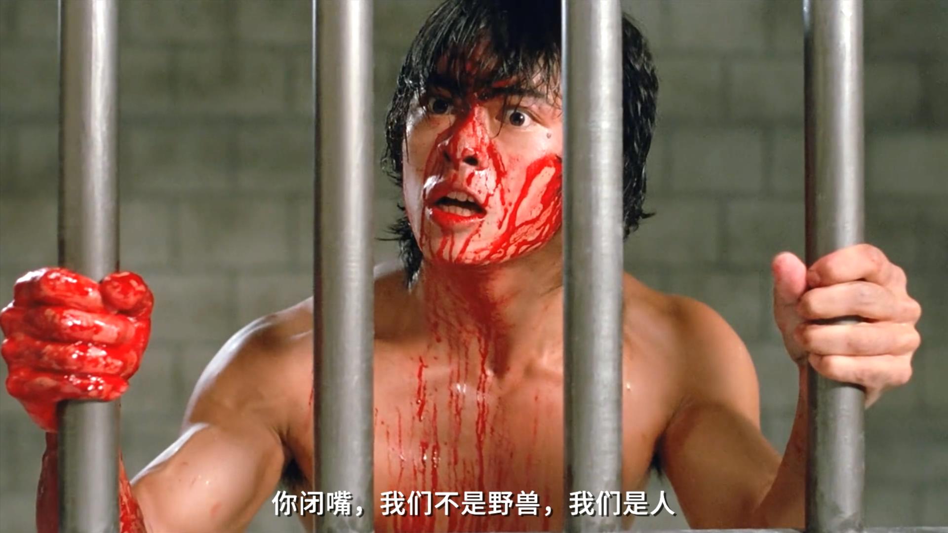 用自己的身体帮助力王逃脱,可力王还是被监狱长再次抓住