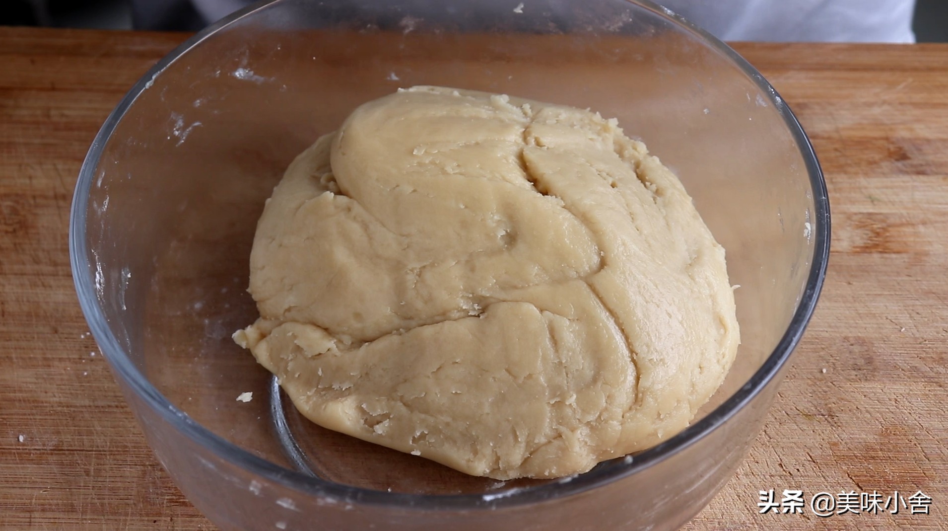 月饼怎么做简单步骤（简单美味的月饼做法讲解）