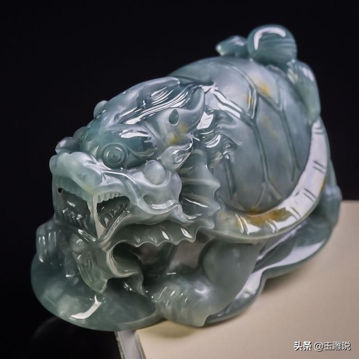 我是玉雕师,它的头是龙,身子是乌龟,却深受人们喜爱佩戴