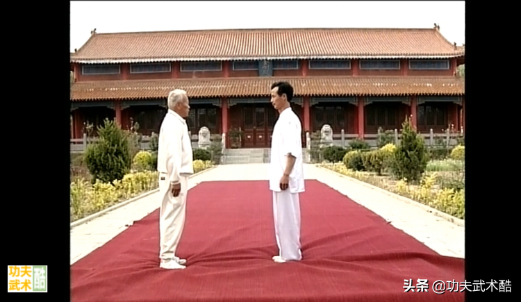 江湖防身术：亲嘴踩球、牵羊踏球，两招简单、直取要害的格斗招式