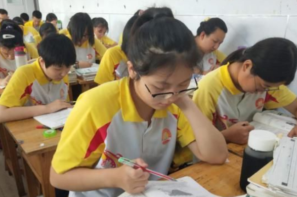 清华大学700多门课全英授课，将要走向国际化，学生表示我太难了