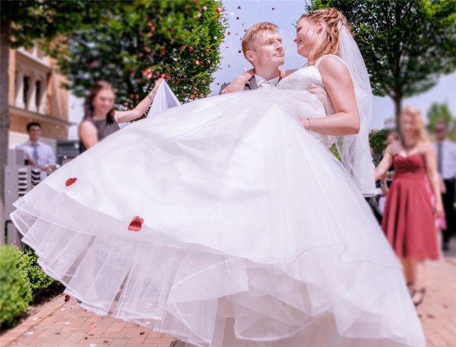 ����֮�俿ʲôά�ָ��飿������ѧ�ĽǶȸ�����𰸣�ֵ��˼��