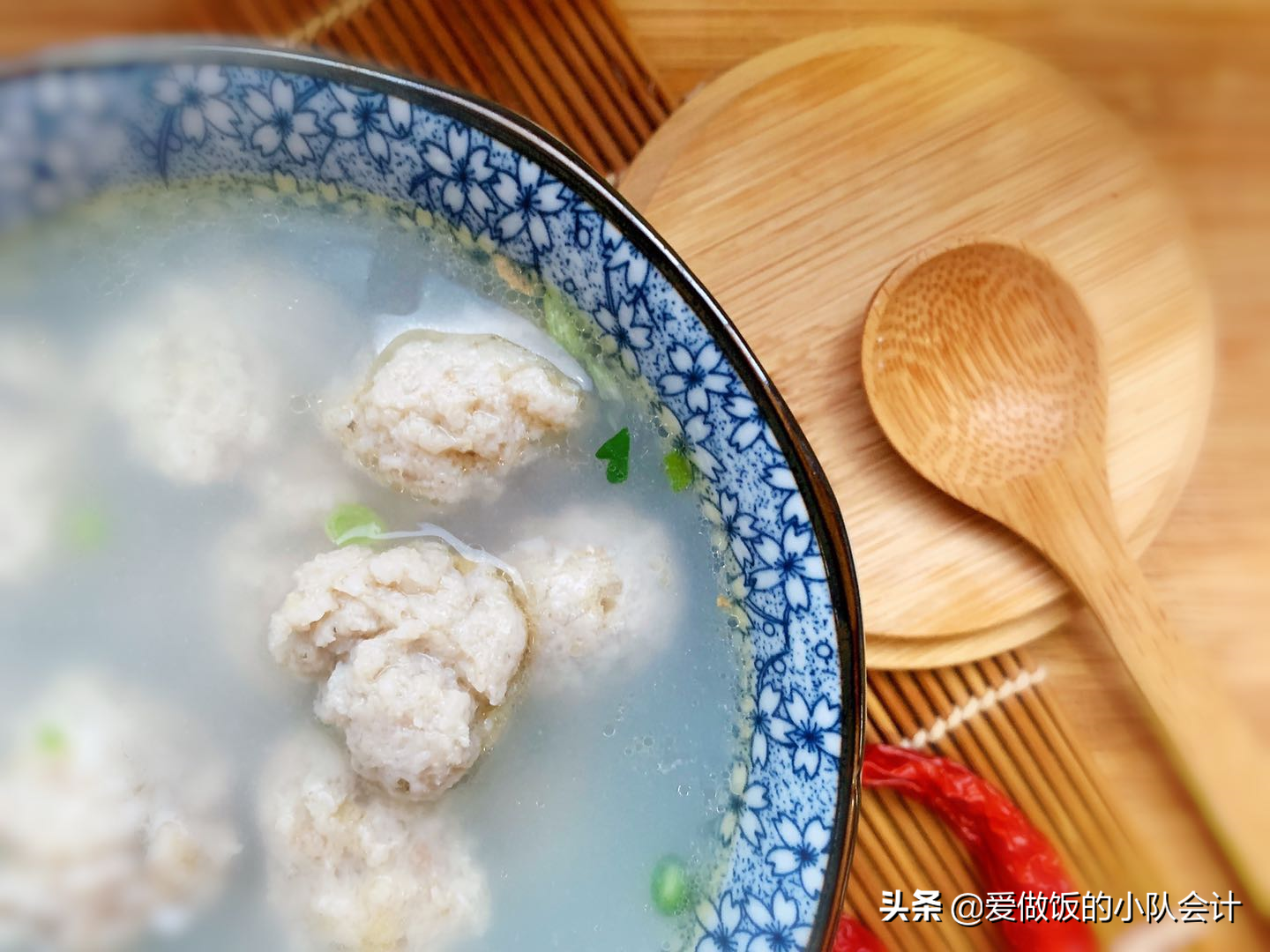 怎样做鱼丸才能又嫩又滑（牢记这3步做滑软的鱼丸）