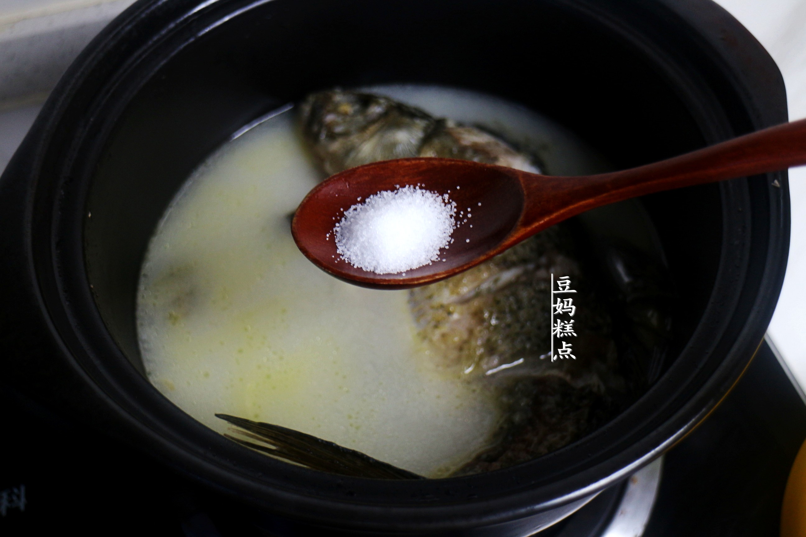 鲫鱼汤怎么炖好喝又营养（鲫鱼汤的正确做法）