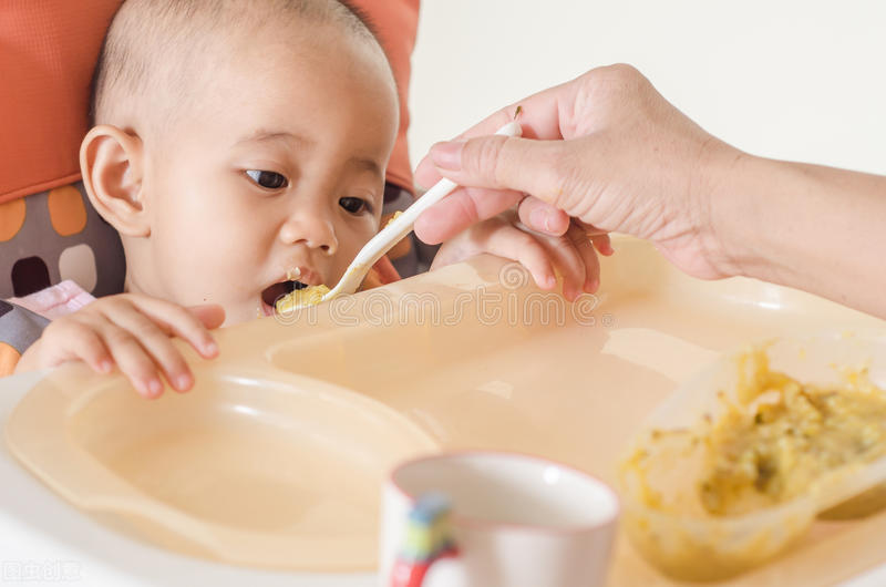 婴儿辅食食谱大全图（辅食该怎么喂）