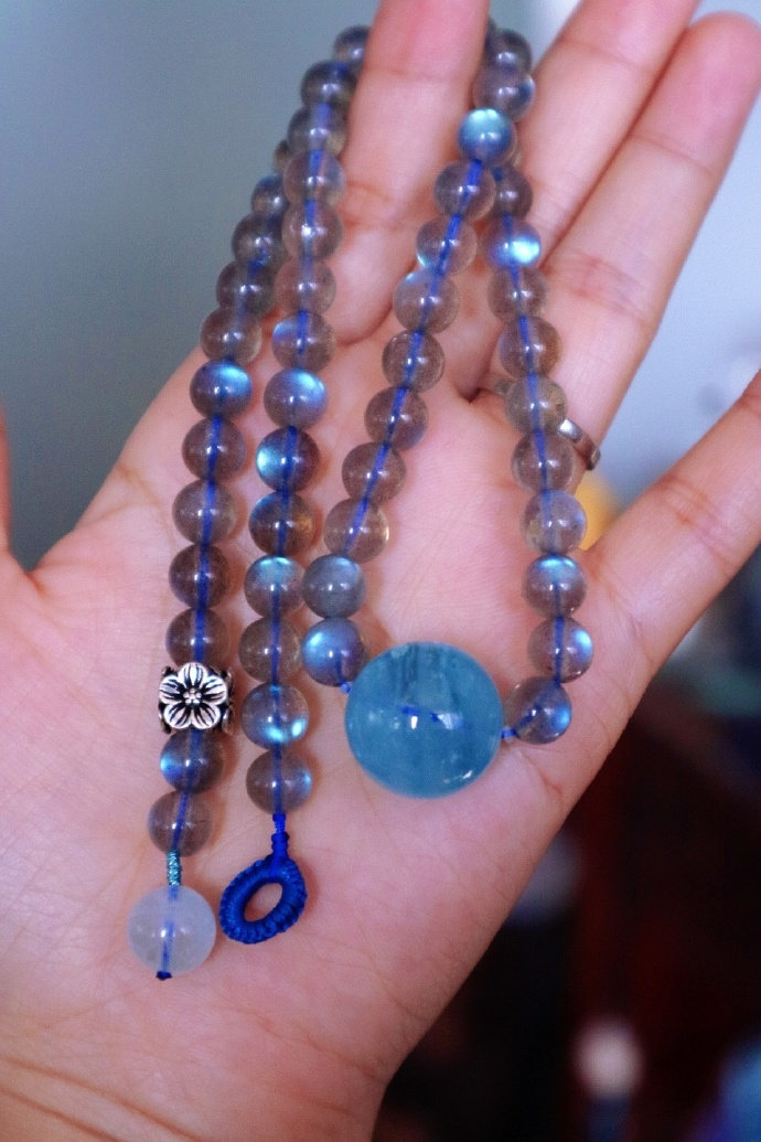 拉长石（灰月光石）和月光石哪个贵？