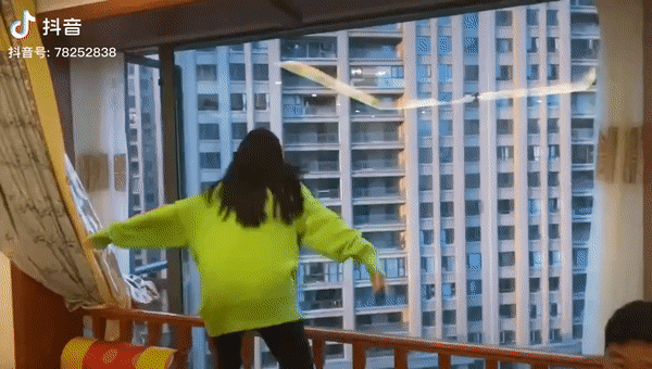 2020这些瞬间，笑着笑着就哭了