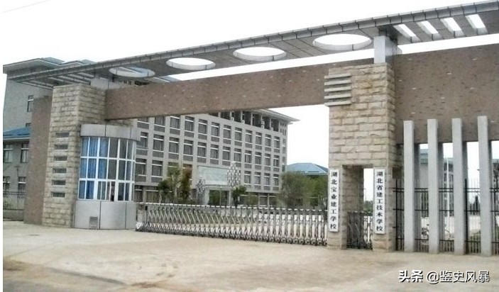 2012年，16岁女生命丧椅子山密林,离校仅2公里,两条白布找出真凶