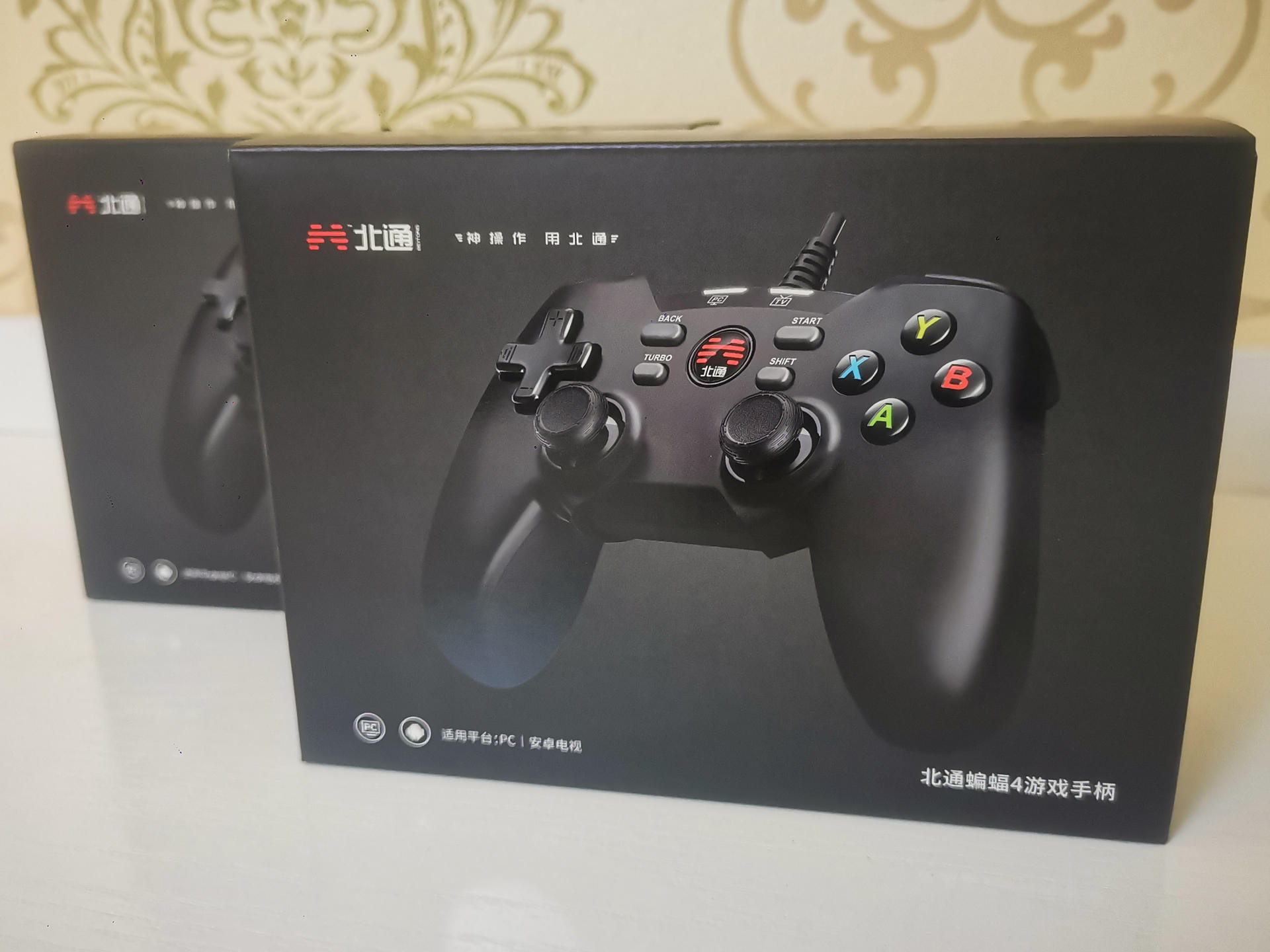 全家人的游戏时刻 北通蝙蝠4游戏手柄 与你相伴