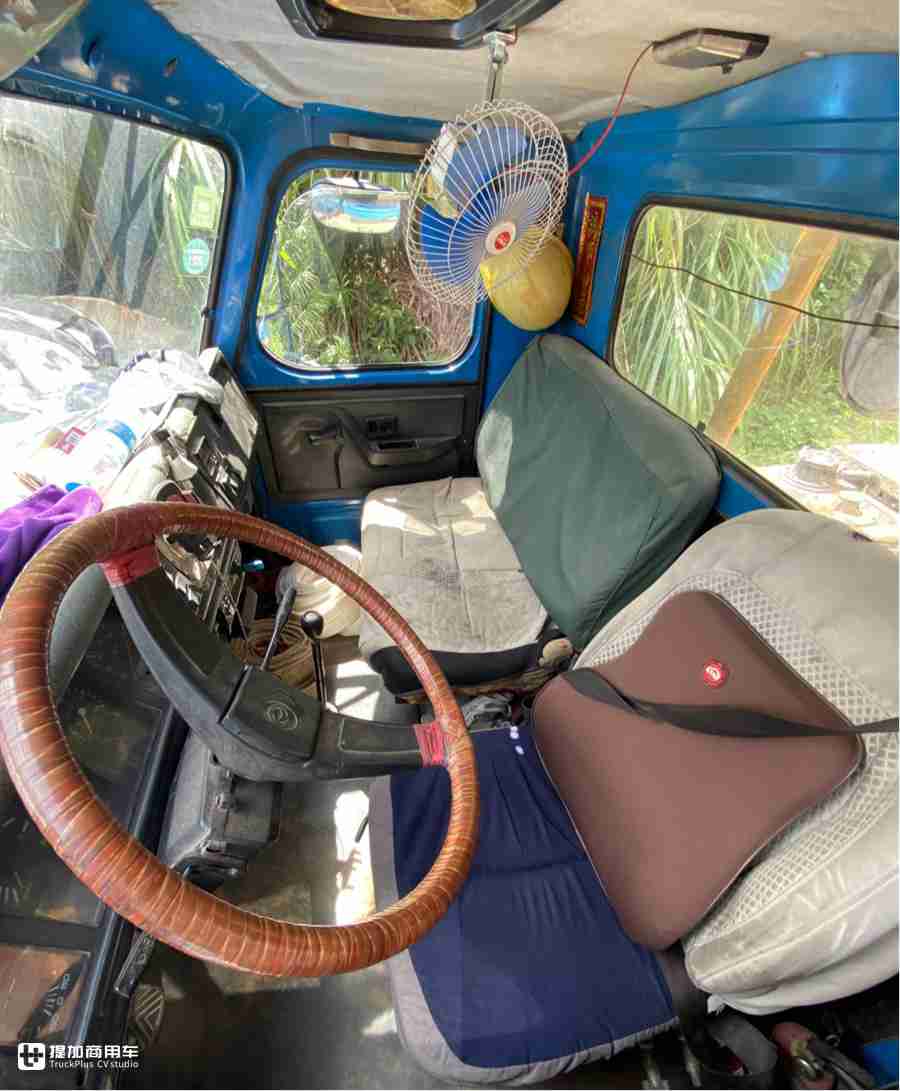 中国汽车的活化石,这台尖头东风卡车,是很多老司机的卡车启蒙师