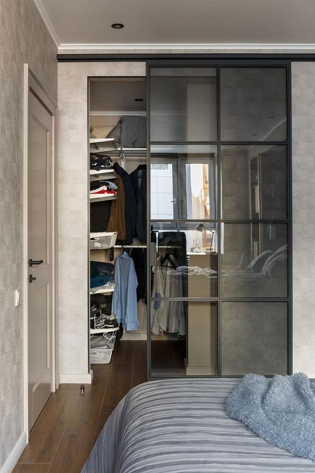 表弟的44平小公寓，卧室藏个衣帽间，吧台自带餐边柜，真有远见