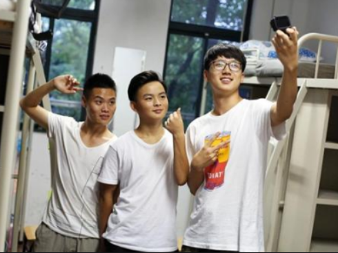 盘点大学生找父母要“生活费”，使出浑身解数，画面过于真实
