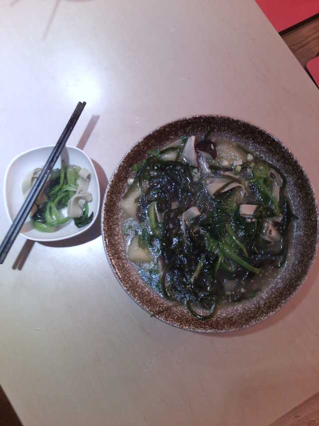 成都特色小吃冒菜又名一个人的火锅七绝赞之你可小欢喜