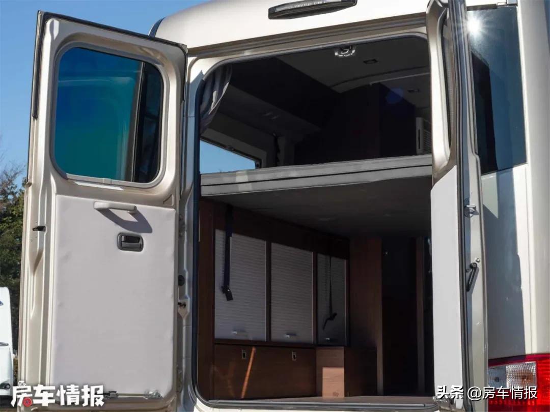新款丰田考斯特房车，4.0L动力足，大沙发特舒服行李箱能住人