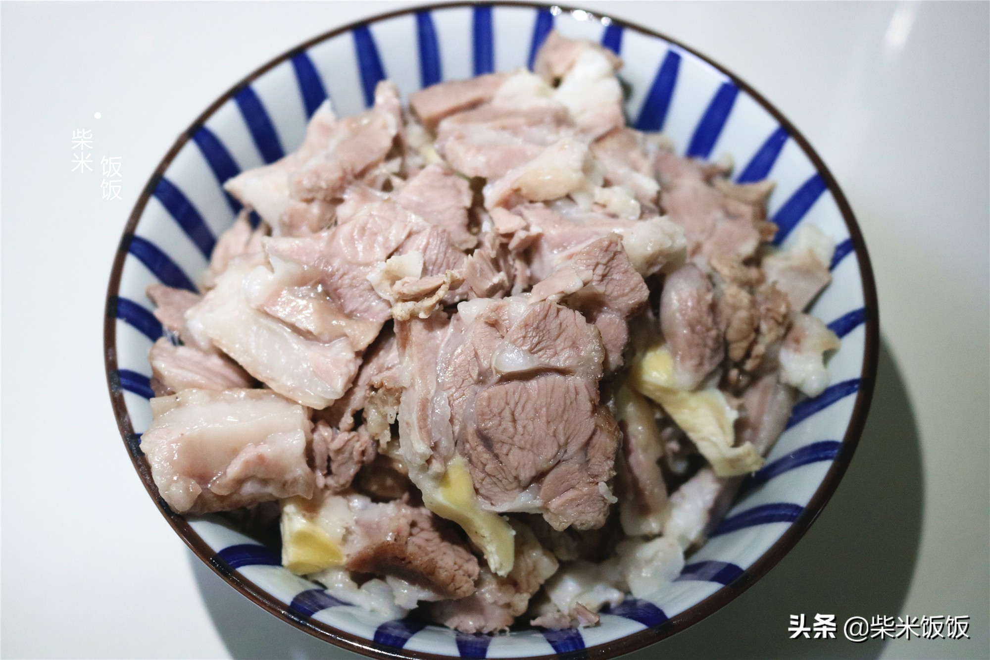 天冷了，炖一锅羊肉汤暖暖身，做法很简单，鲜香无腥味