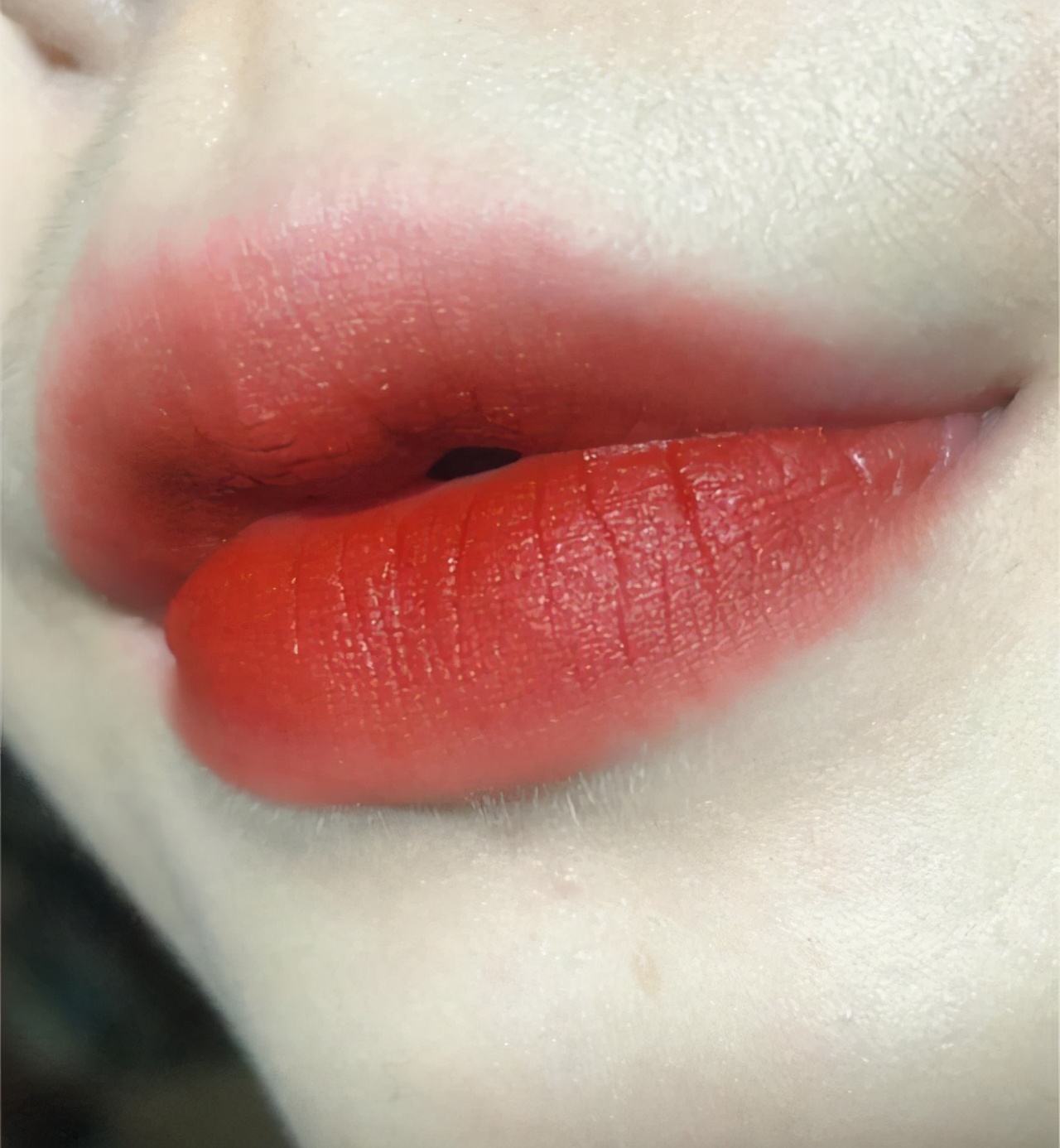 黄皮黑皮2021夏季流行色号！显白“靓妹”风，比正红色好看多了