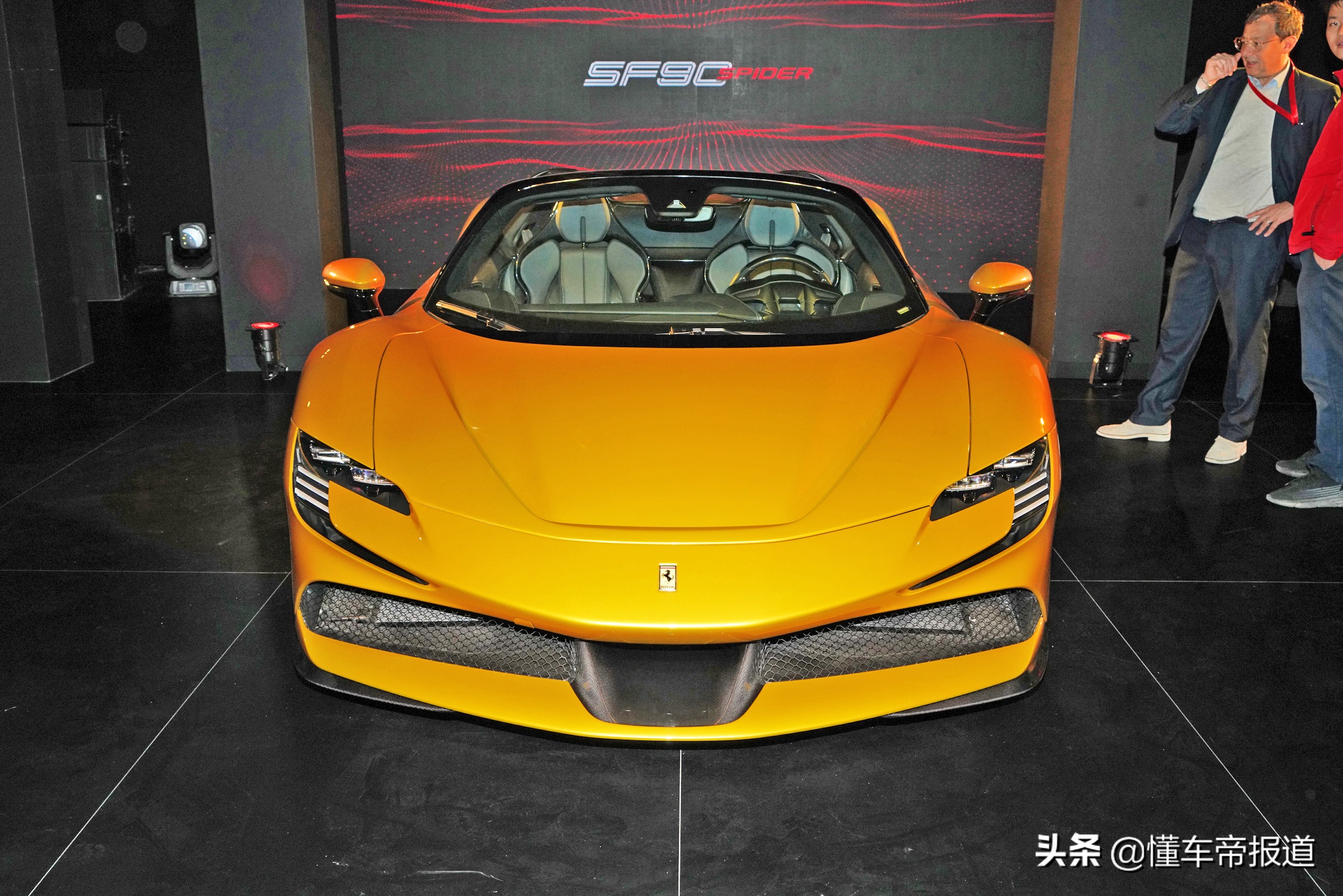 上市｜售499.8万元起，实拍法拉利SF90 Spider