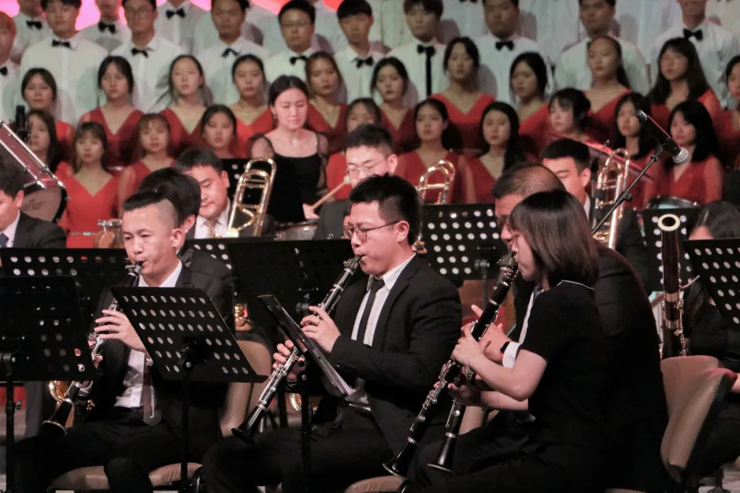 点燃爱国热情！成都文理学院用主题音乐党课，献礼建党100周年