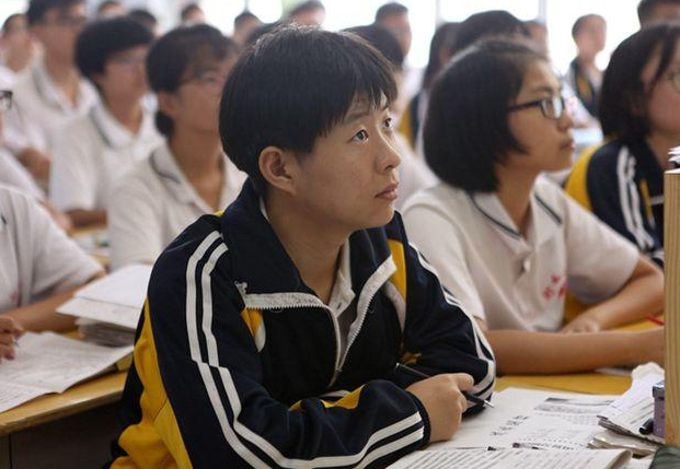 教育部发布通知，2021年高考结束不公布试题和答案，家长坐不住了