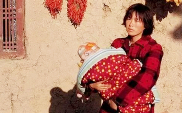 女大学生，被拐后120元卖给四川老汉，和鸡鸭同住17年，现况如何