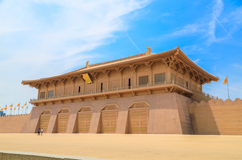 比如三大宫殿,太极宫,大明宫,兴庆宫,今天只有大明宫遗址状况较好